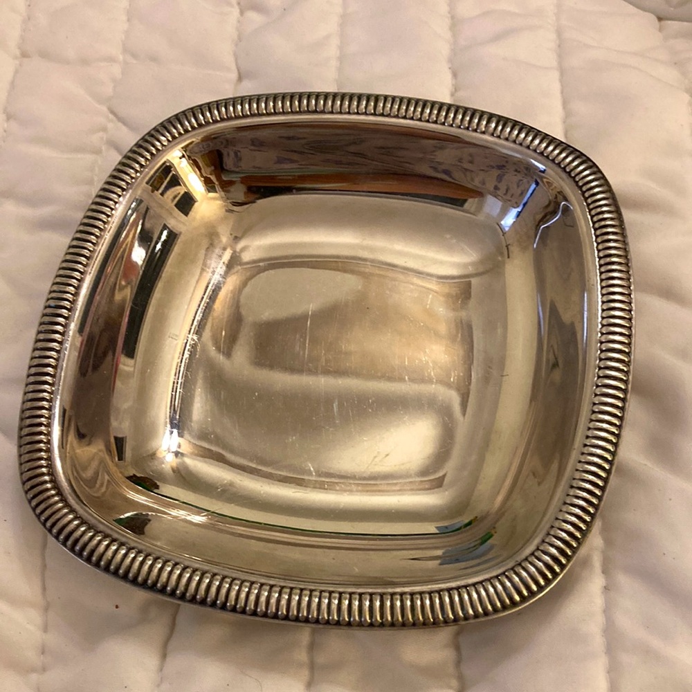 Beautiful like new sheridan plate Silver Square nut candy Serving Bowl